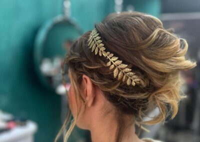 ¿Buscas el peinado de boda perfecto? Descubre las tendencias de 2026 en Eternity Alcalá. Recogidos, ondas al agua y estilos para invitadas. ¡Reserva tu prueba!